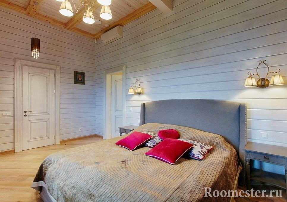Спальня в доме из бруса