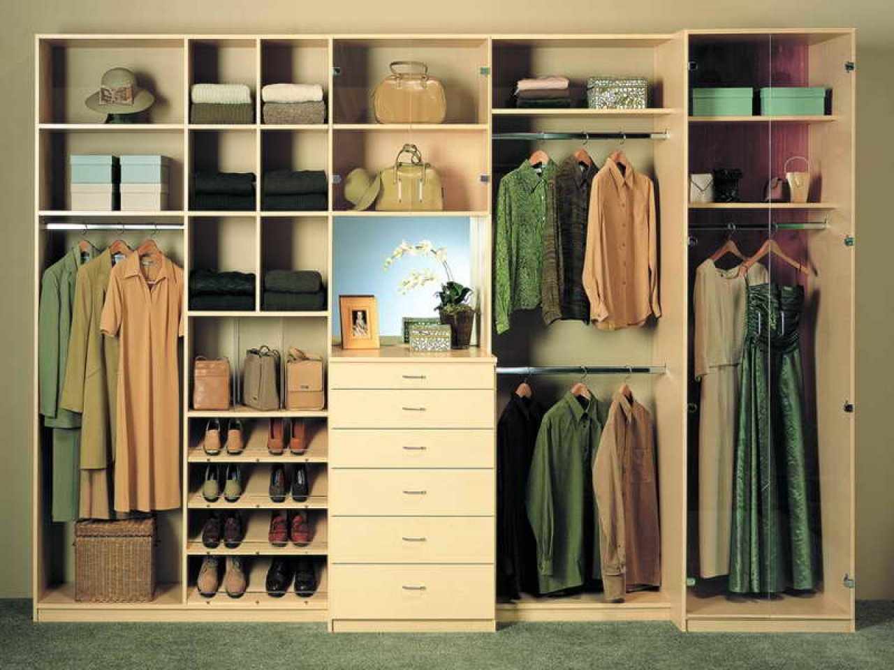 Приспособления для хранения одежды в шкафу