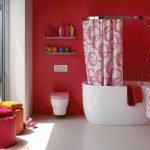 Покраска стен в ванной комнате красной краской