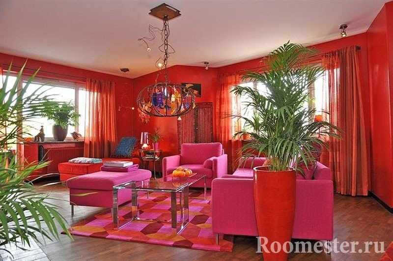 Розовая мебель в гостиной