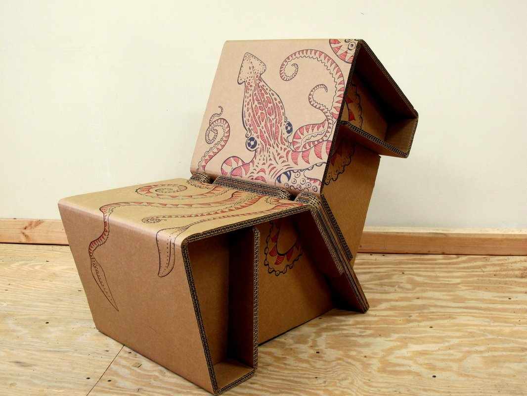 Оригинальное кресло из картона