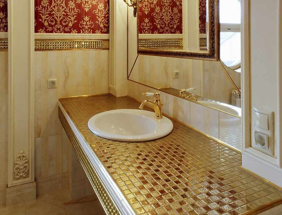 Облицовка мозаикой небольших элементов в ванной