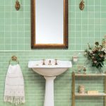 Декор в ванной комнате с мятным оттенком