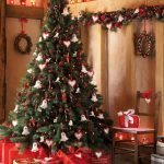 Колокольчики и сердечки на новогодней елке