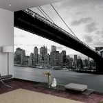 Черно-белые фотообои с городом и мостом
