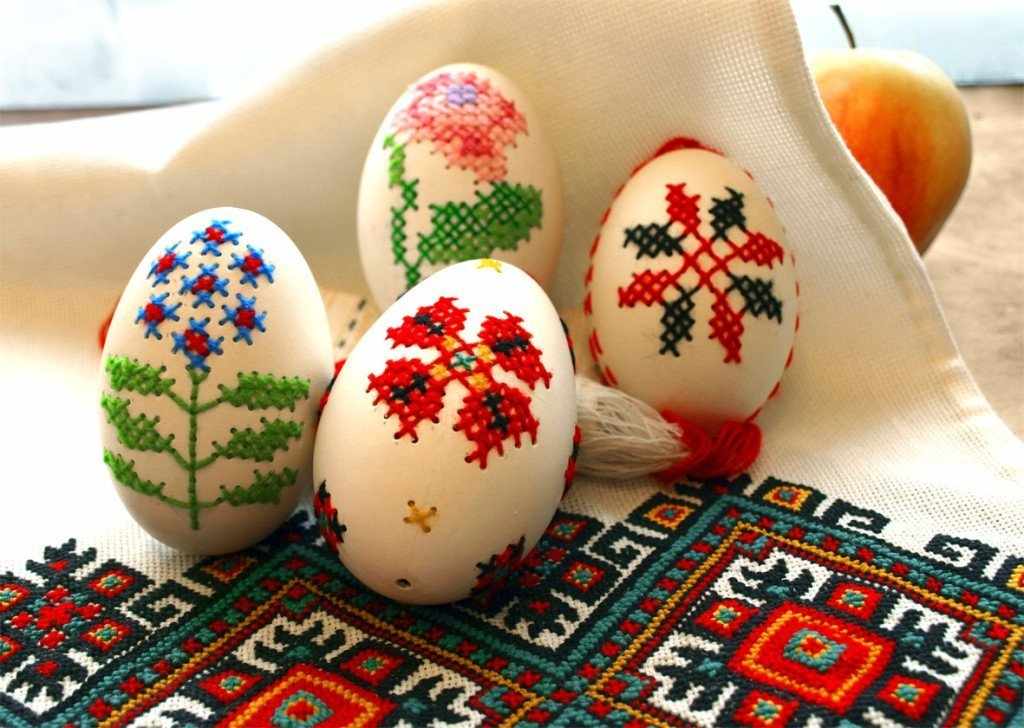 Вышивка на яйцах