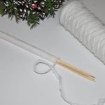 Обматываем бамбуковые палочки ниткой