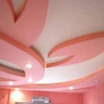 Розовый потолок 