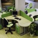 Зелено-бежевая офисная мебель