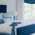 Синяя кровать и шторы