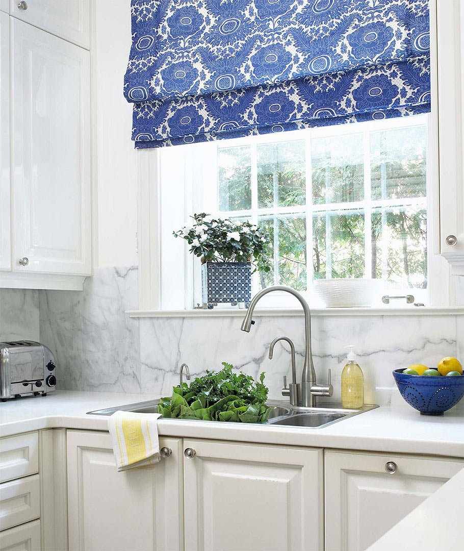 Синий текстиль на кухне