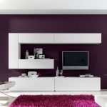 Фиолетовые стены в гостиной