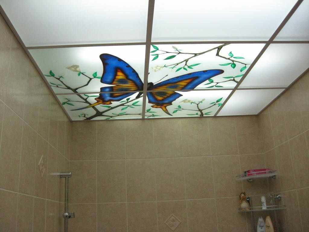 Подвесной потолок в ванной