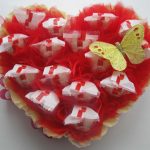 Оформление рафаэлок в форме сердца с бантами и бабочкой