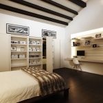Спальня с деревянными балками на потолке