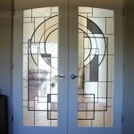 Геометрический декор двери