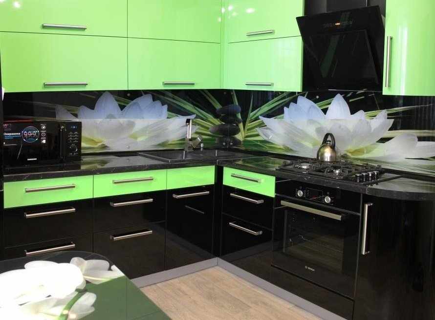 Черно-зеленая кухня