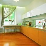 Зеленая занавеска на кухне