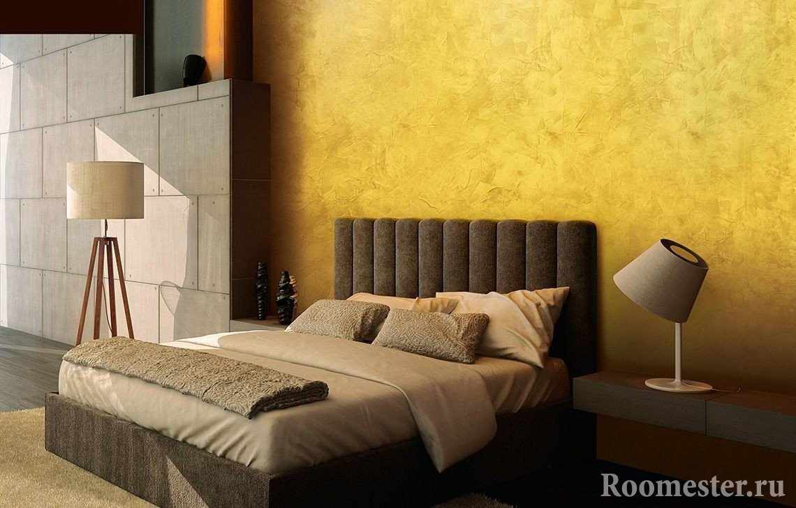 Спальная комната с желтыми стенами